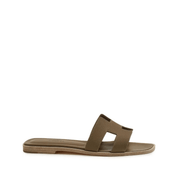 Hermès Oran Sandal 'Étoupe' Slides Hermès